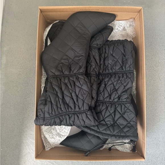 Steve Madden black quilted puff Silhouette over the knee boot 9.5 - Picture 2 of 2
